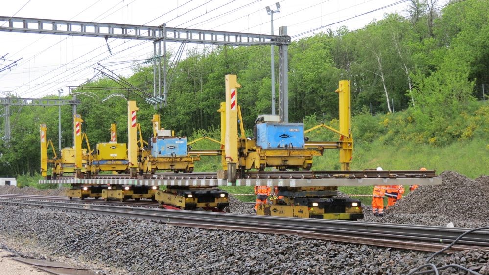 Chantier SNCF arrivée panneaux