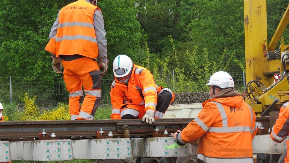 Chantier SNCF assemblage panneaux