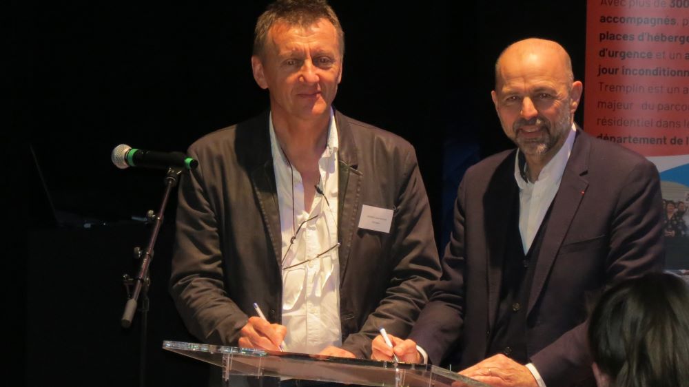 La signature de la convention Textile 360 entre Tremplin et Grand Bourg Agglomération.