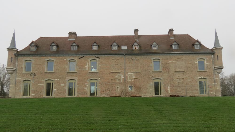 Attignat (Ain) : une médiathèque au château de Salvert