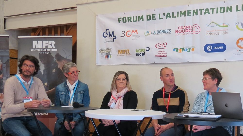 Forum de l'alimentation - régie directe, Ludovic Loreau, Anne Bollache, Céline Lagarde (cantinière de Grièges), Thibaut Thillet, Annick Greny (maire de Grièges).