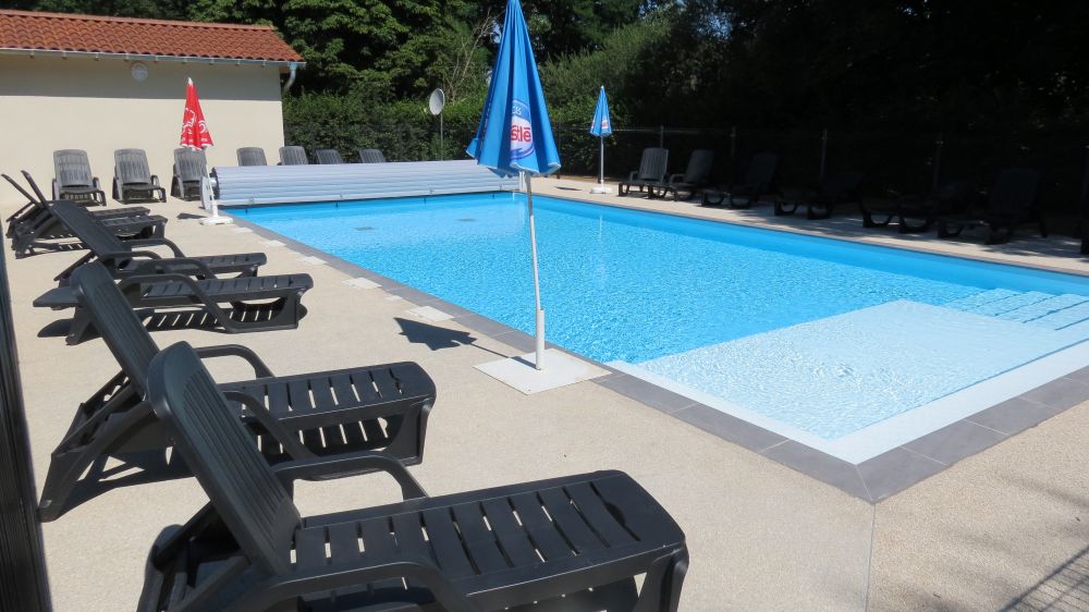La nouvelle piscine du camping de Vonnas.