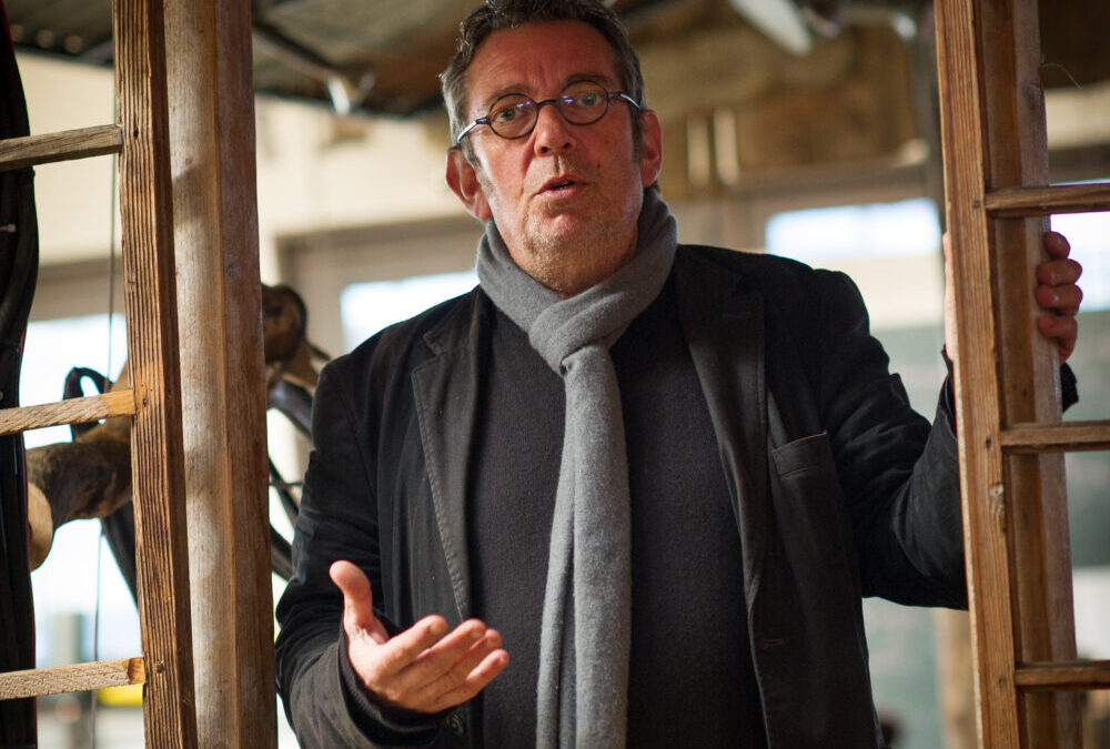 Benzo tire le rideau