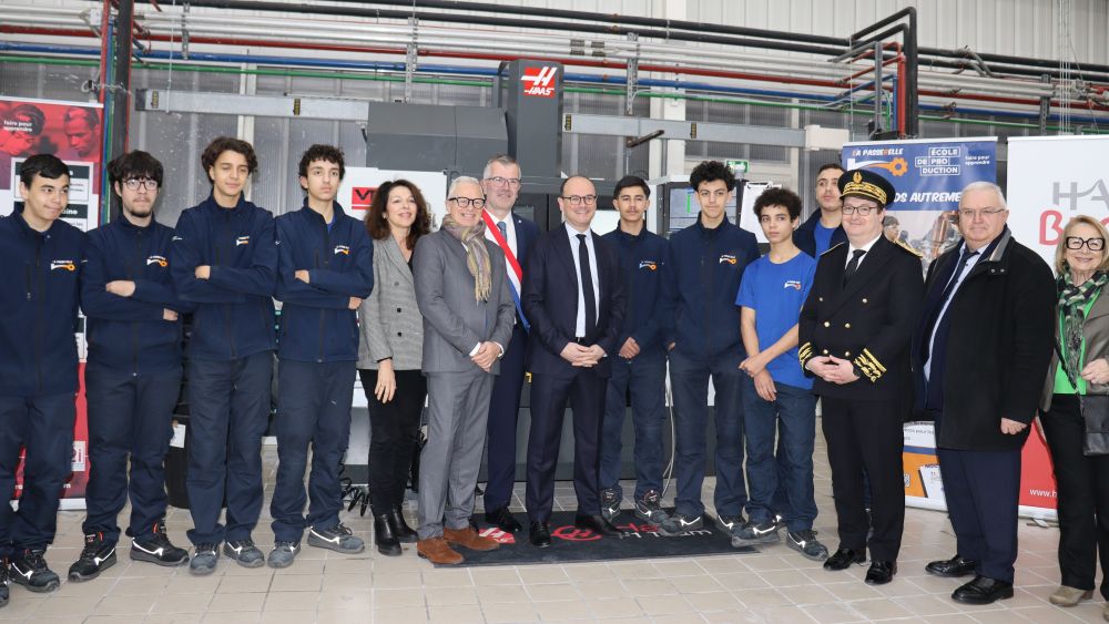 Le ministre de l'Industrie en visite à l'école La Passerelle. © Carole Muet