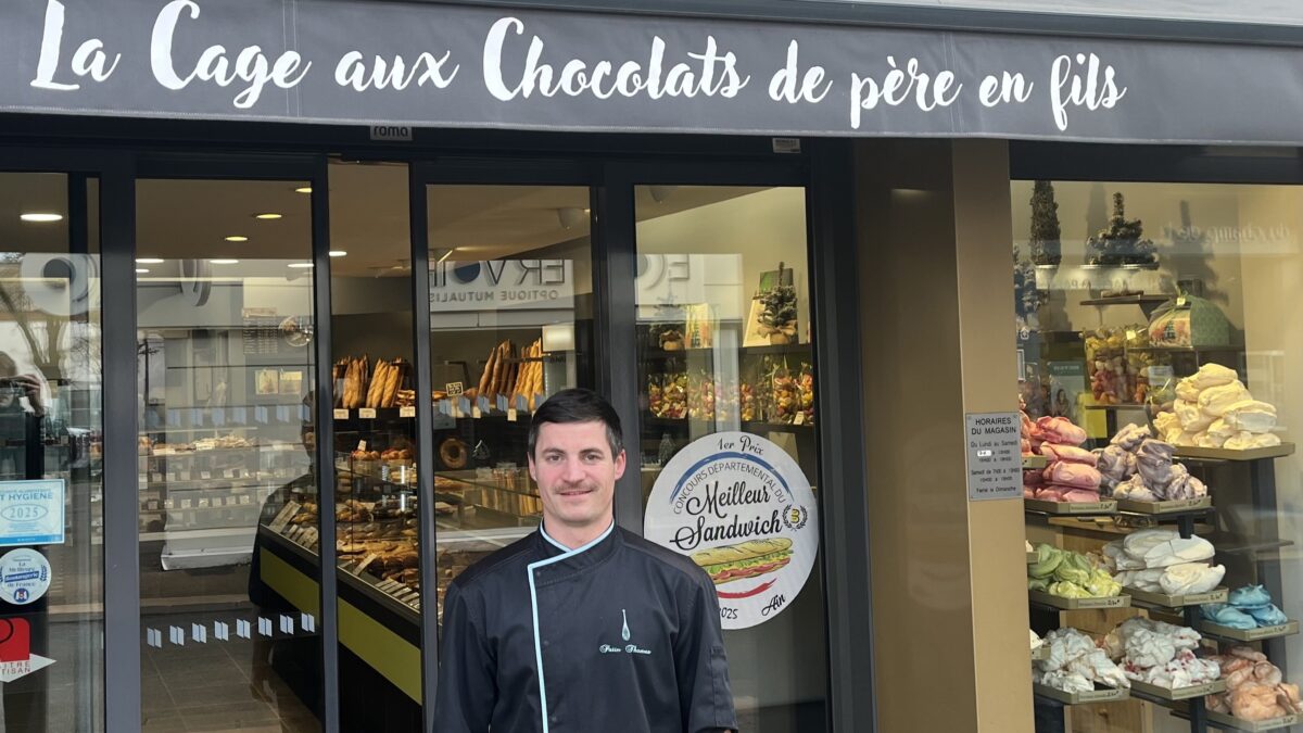 Thomas Patin est installé depuis plus d'un an dans la boulangerie-pâtisserie de ses parents. © Thibault Jeanpierre