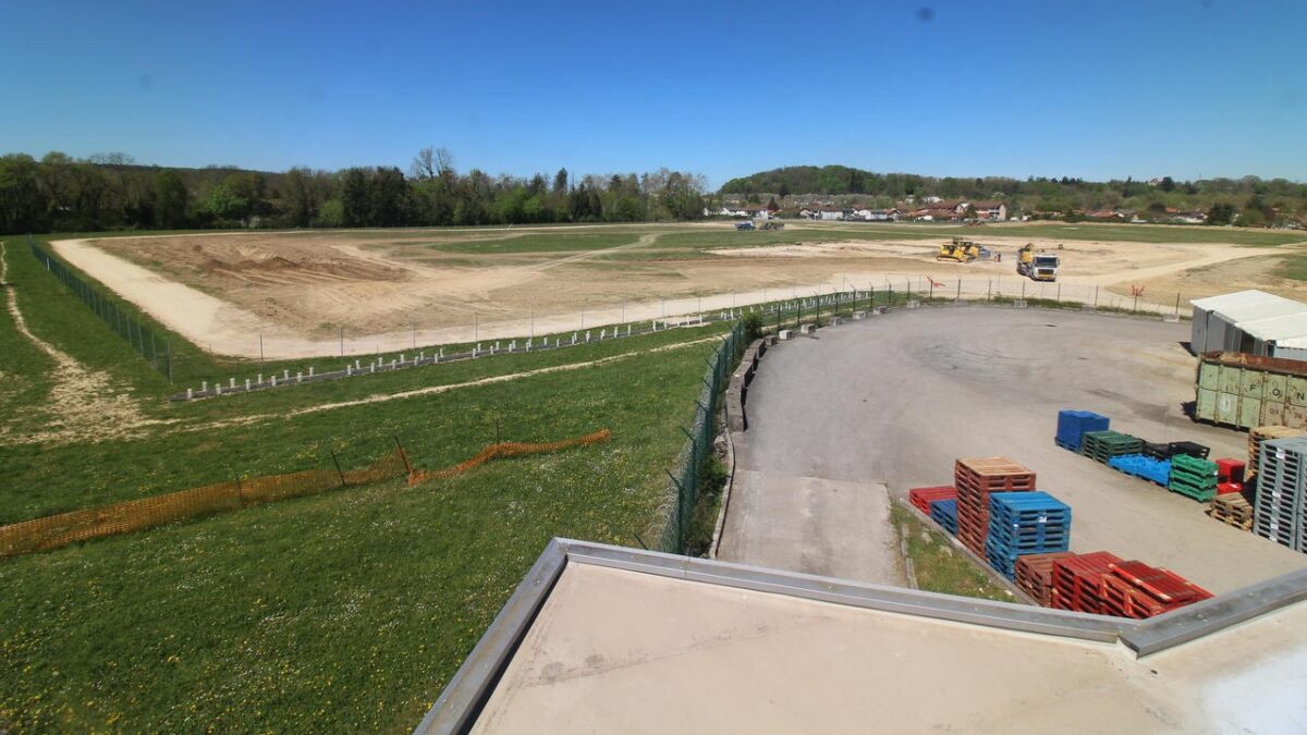 Le chantier vu du toit du supermarché voisin. © Valorem
