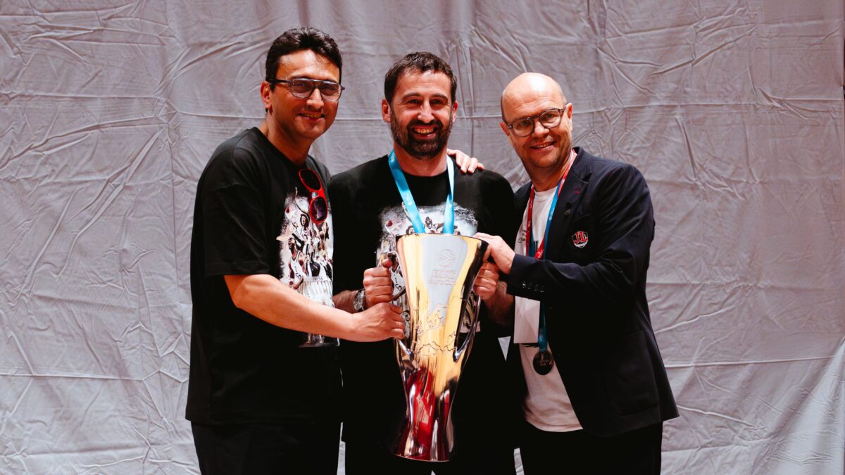 Fabrice Pacquelet, directeur général, Frédéric Fauthoux, entraîneur, et Julien Desbottes, président de la JL Bourg. © Mathilde Bourdon