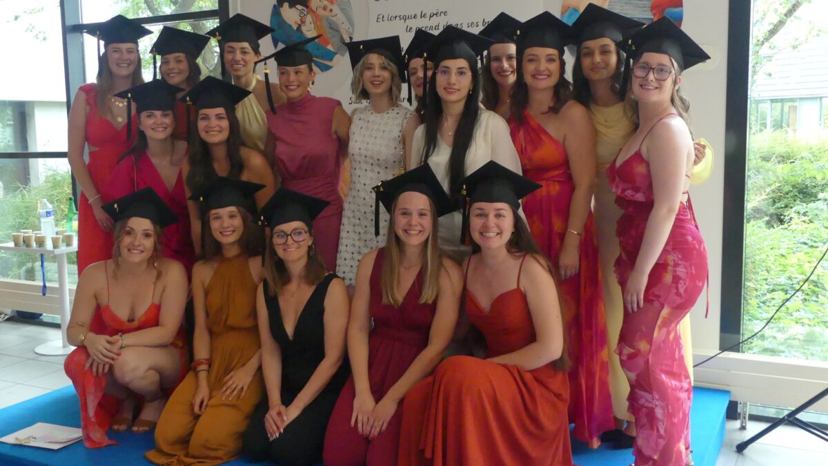 Les nouvelles sages-femmes diplômées à Bourg-en-Bresse. © Centre hospitalier Bourg01