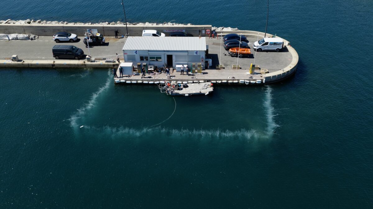 Le rideau à bulles dans le port de Saint-Tropez / ©BalderProd 2