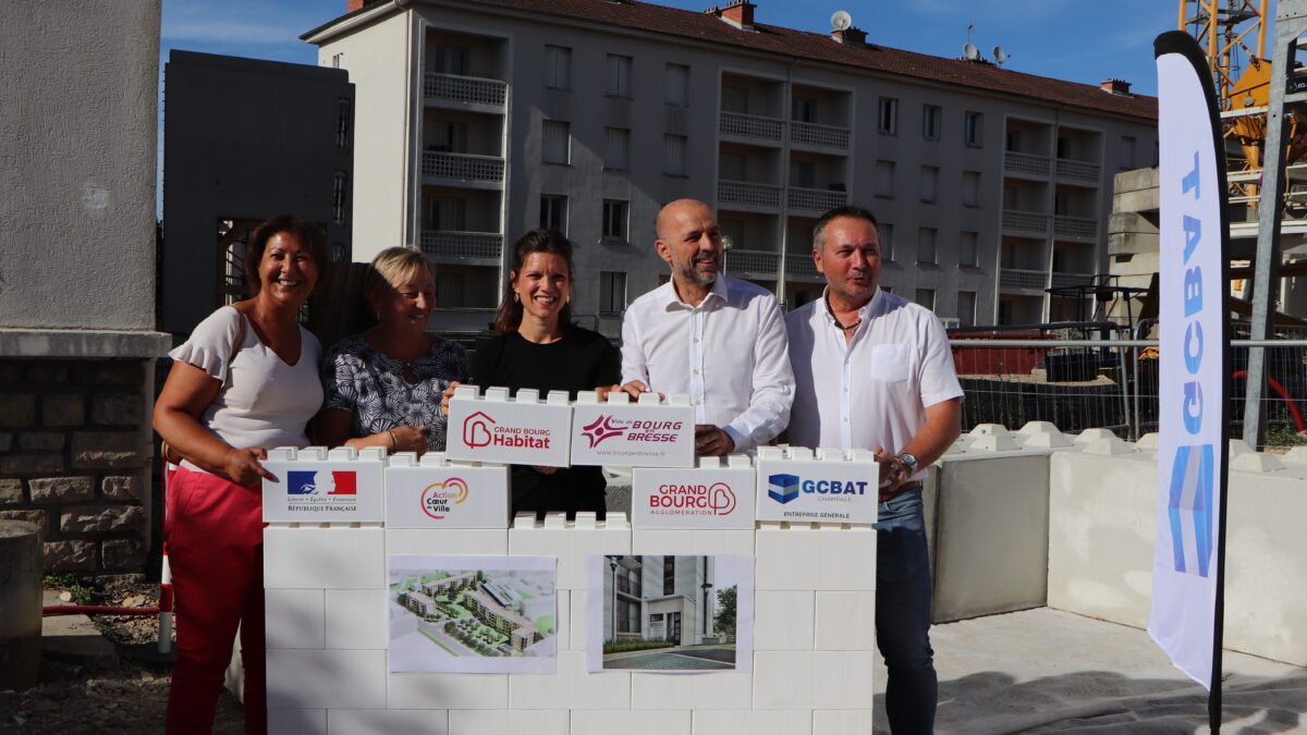 Lors de la pose de la première pierre de la rénovation de la résidence Alphonse Mas. © Grand Bourg Habitat