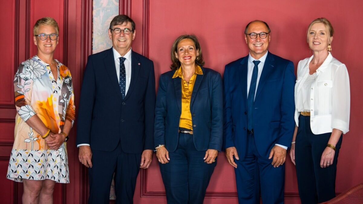 Véronique Baude (au centre) et ses colistiers. ©L’Ain au Coeur