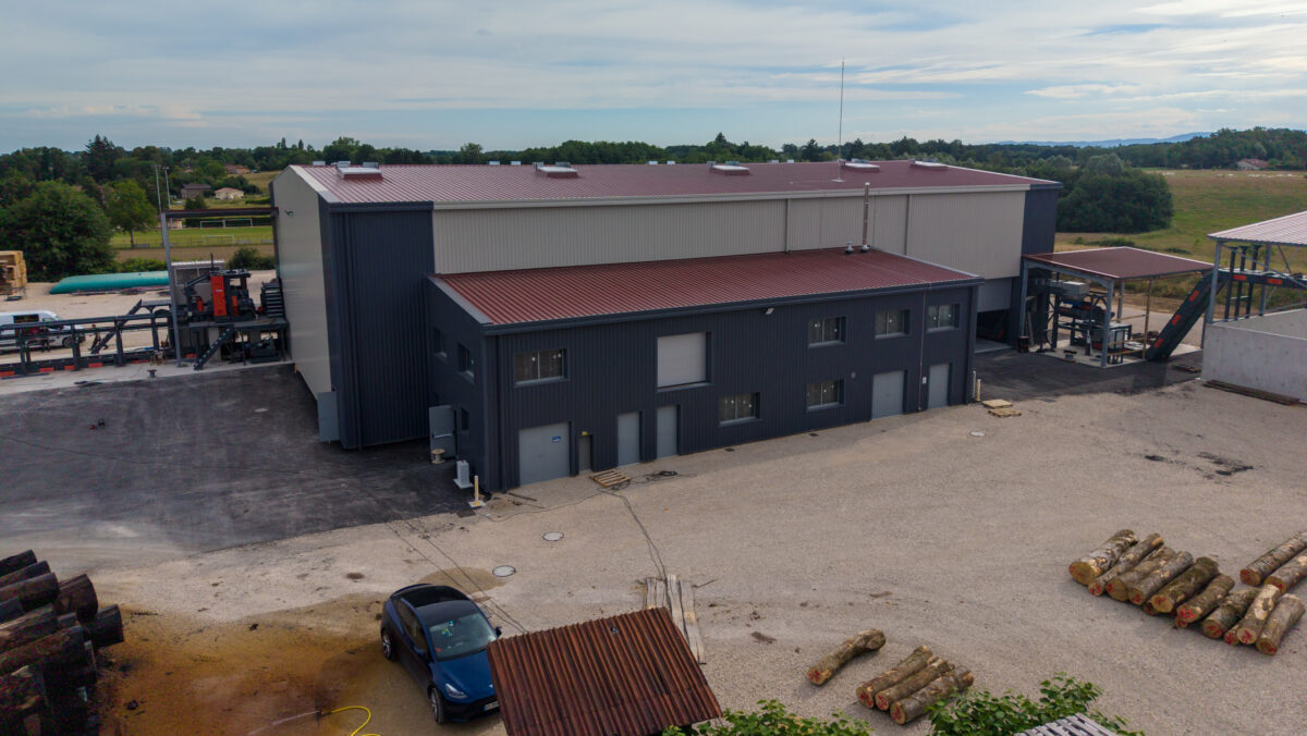 Les nouveaux bâtiments de Scierie Pépin. © Orae Drone.