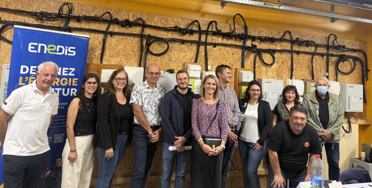 Remise de boîtes de jonction électriques par Enedis au Greta CFA de l’Ain à Ambérieu-en-Bugey. © Enedis