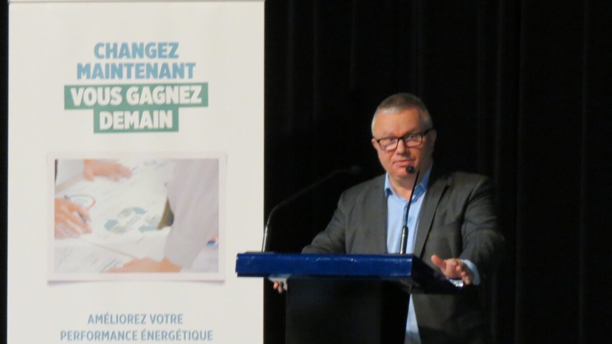 Xavier Terryn, partner de l'institut CSA, lors de la présentation du baromètre de la transition énergétique à Saint-Vulbas.